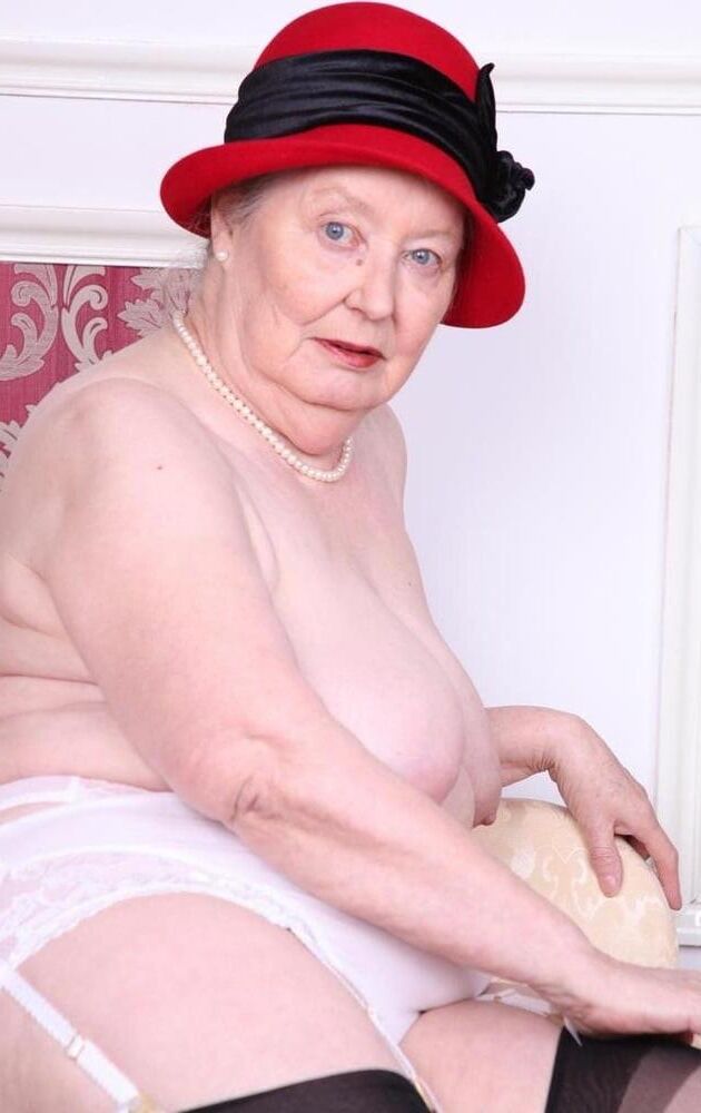 Amazing Granny Lucy d'Angleterre