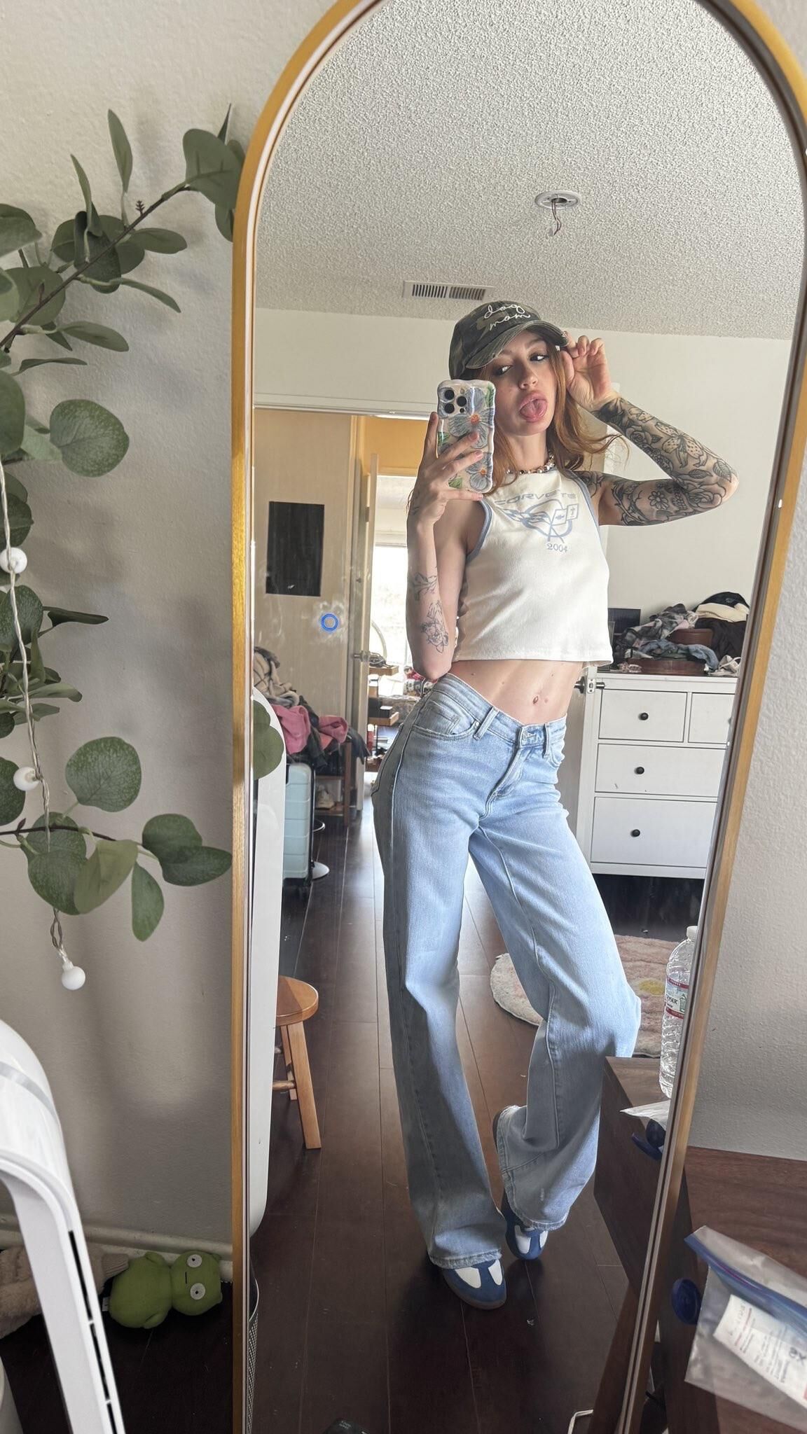 Kendra rousse beauté skinny sexy fille anale mixte coups chauds