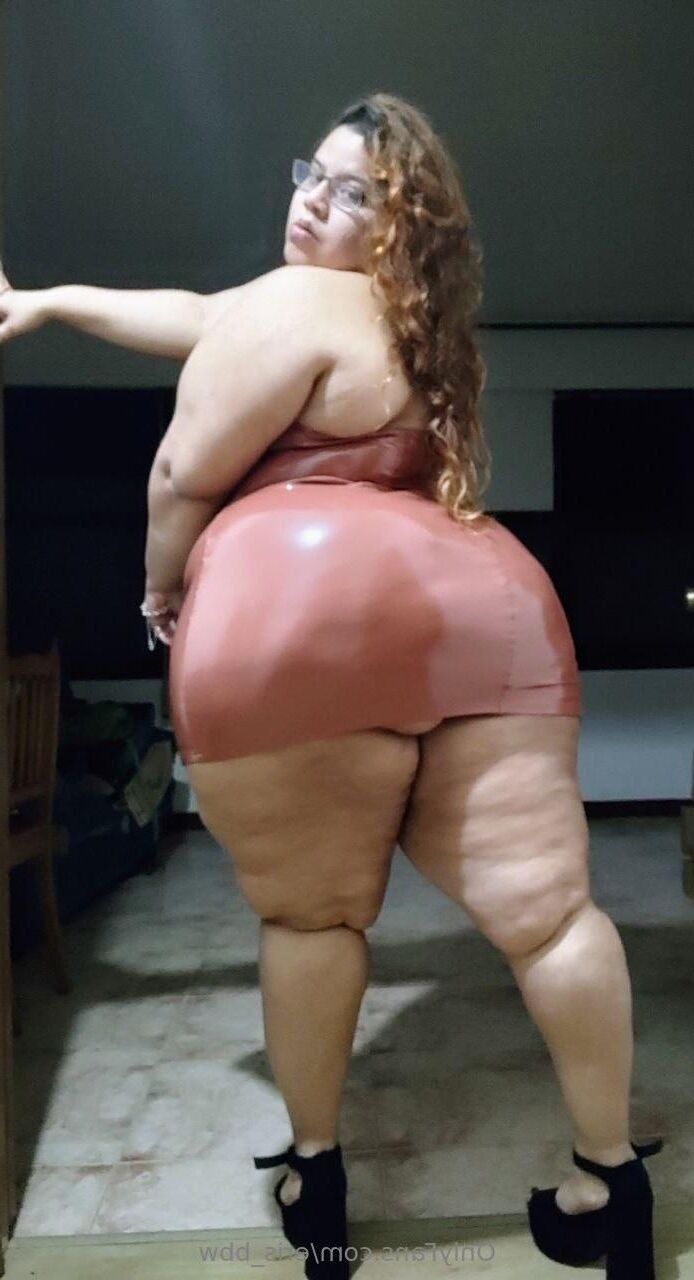 Eris énorme cul petits seins sexy latino bbw fille mixte
