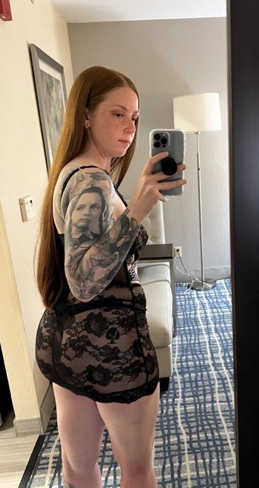 Allison rousse magnifique fille anale mixte interraciale coups chauds