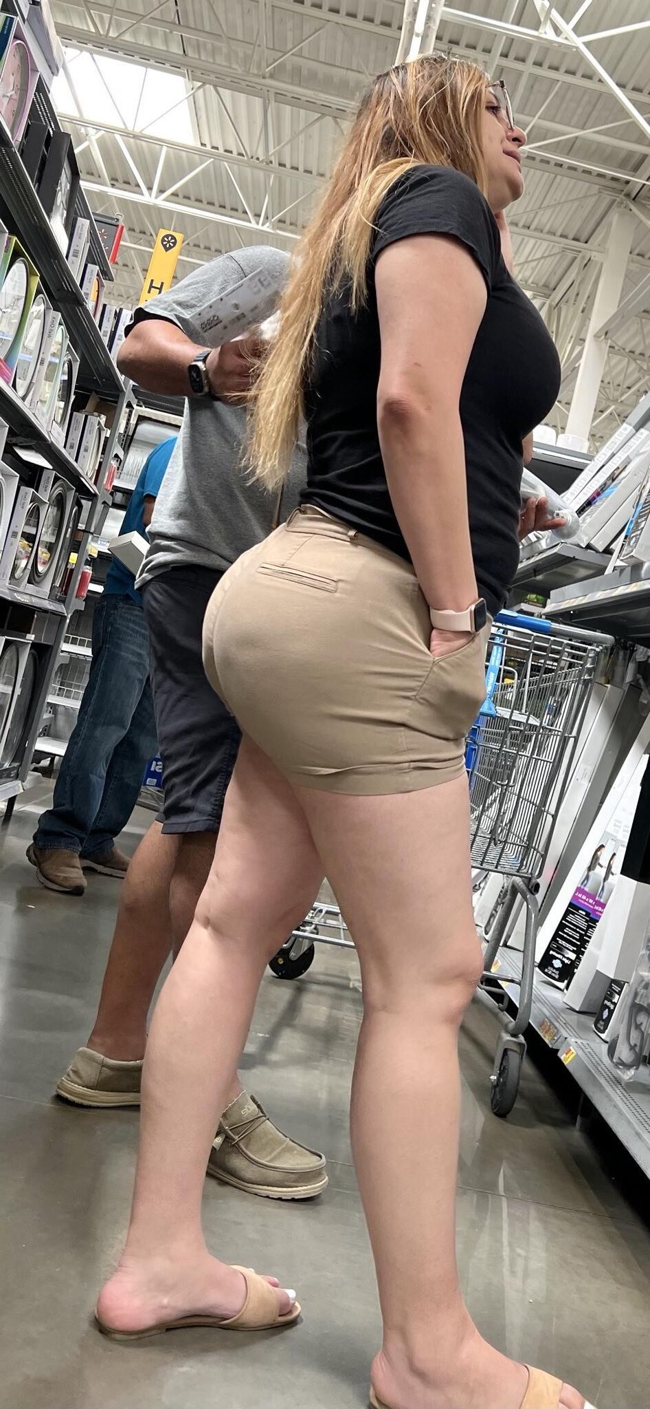 CANDID BIG DIMPLY LATINA MILF ASS Shorts