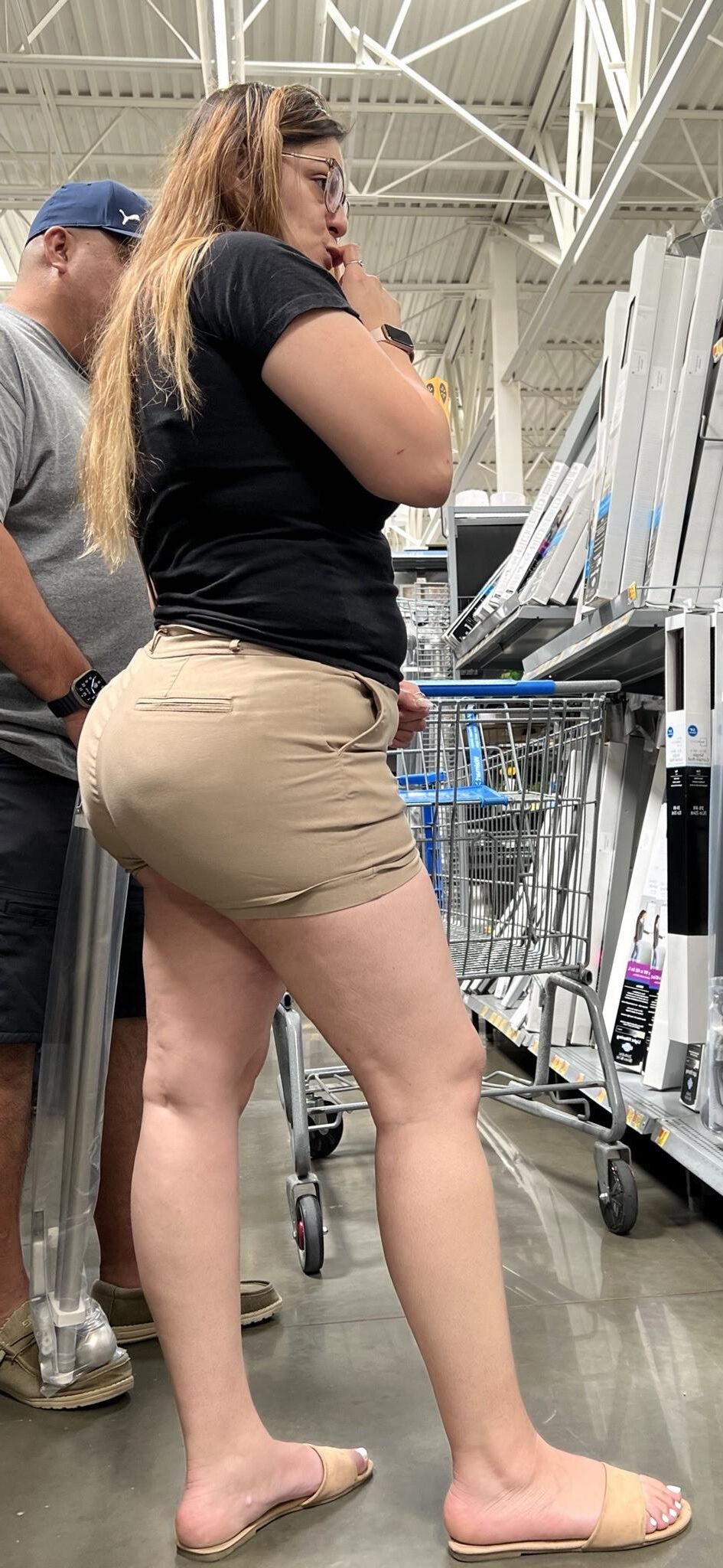 CANDID BIG DIMPLY LATINA MILF ASS Shorts