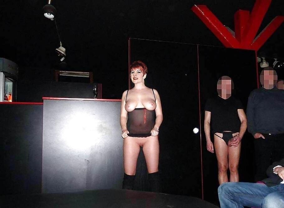 Rousse Pawg dans un théâtre porno