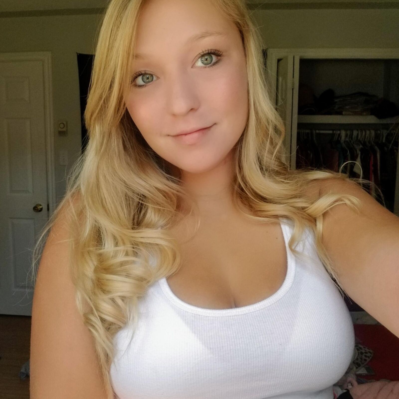 College Snowbunny PAWG for BBC: Lindsay
