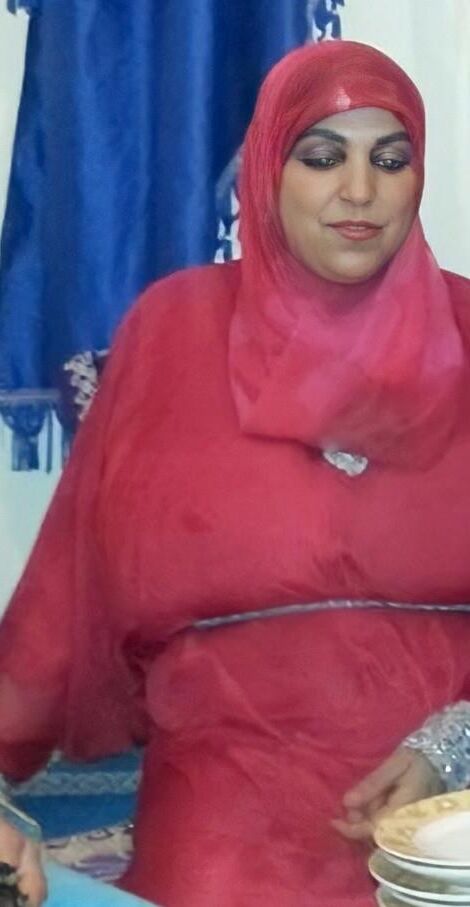 Fatima riesige Boobed Hure