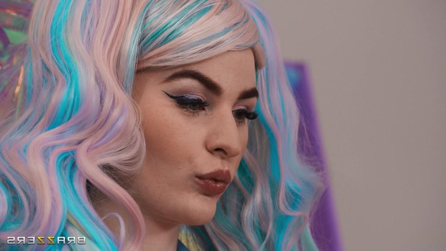 Abigaiil Morris Sneaky Roomie Cosplay Swaperoo