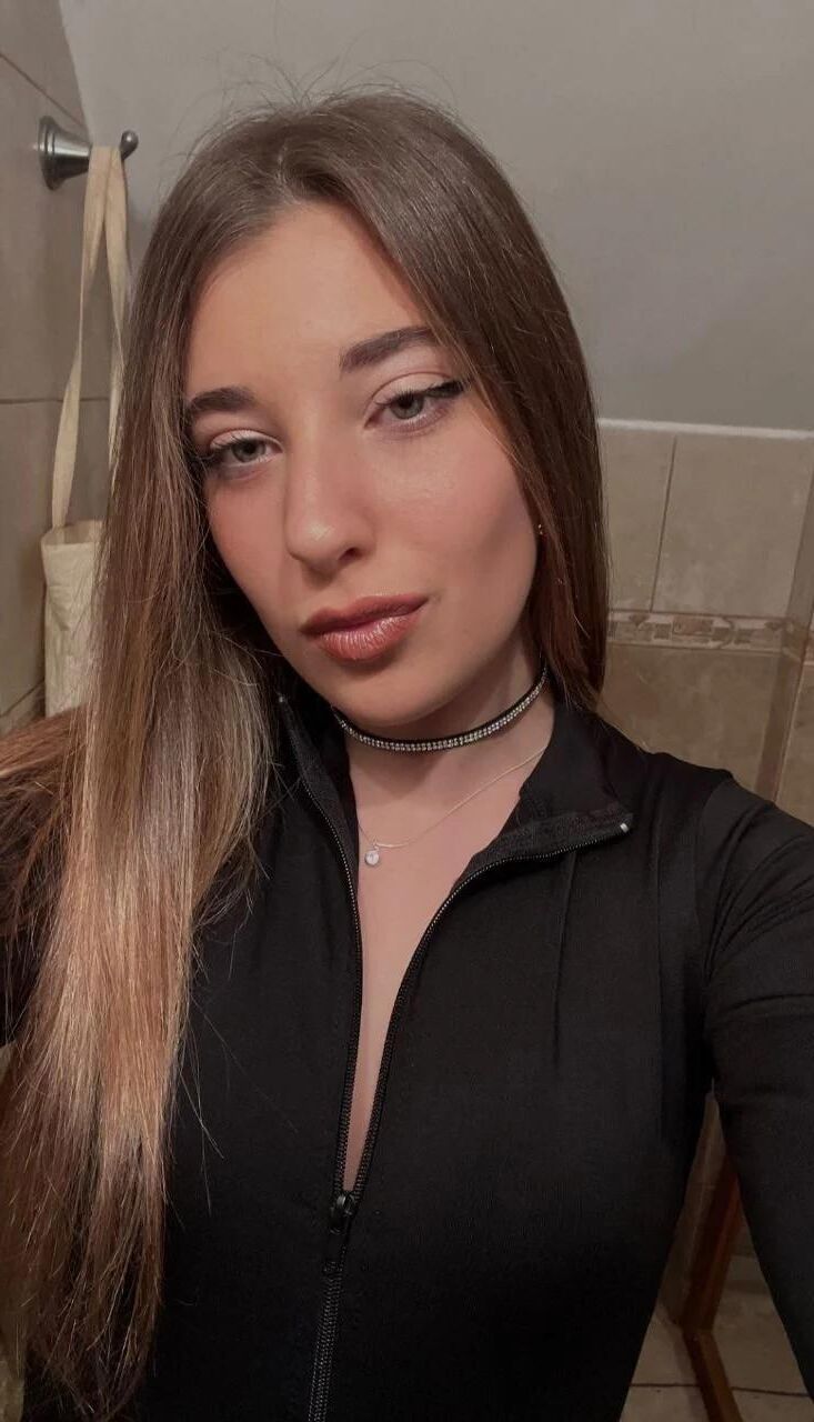 Julie yo Latina from Argentina loves to suck and fuck