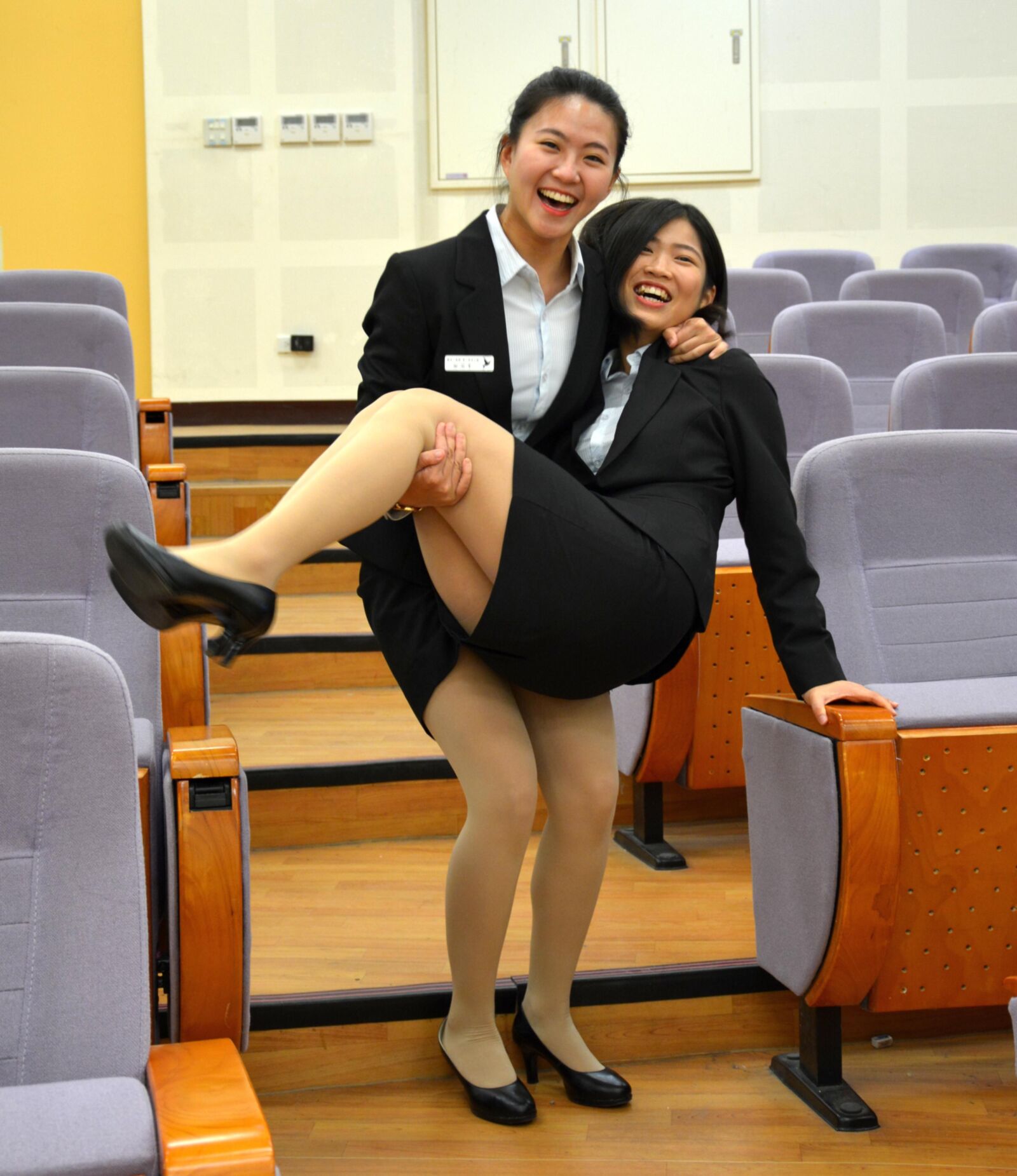 MILFs and GILFs Pantyhosed at Work Asian Workplace Fucks