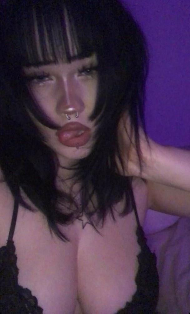 Im all yours daddy 🖤