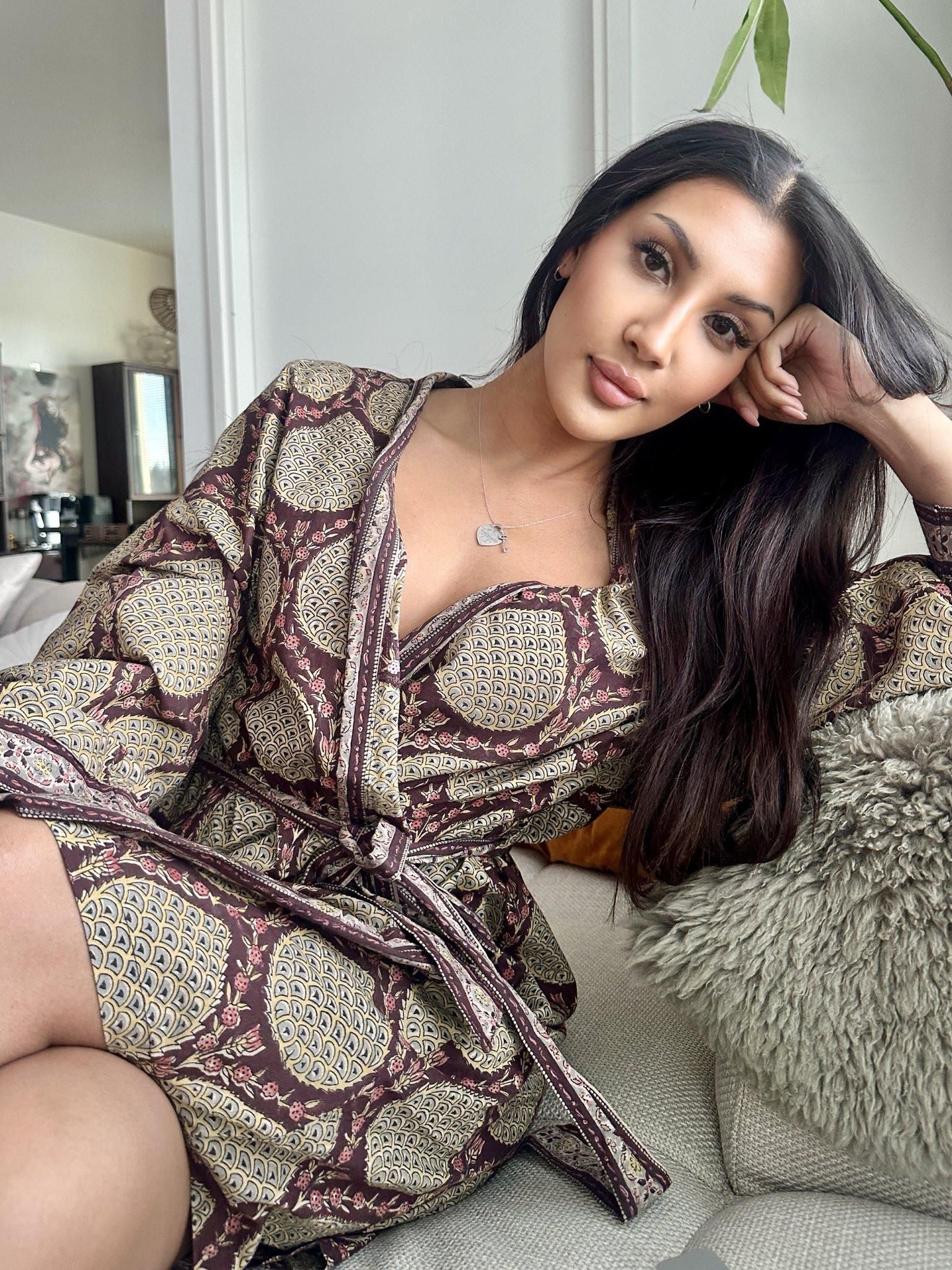 Sexy Indian Girls Feet (Nude, Face, UK, Desi)