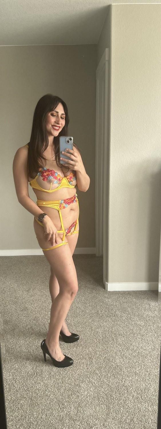 yo Divorced Latina Slut