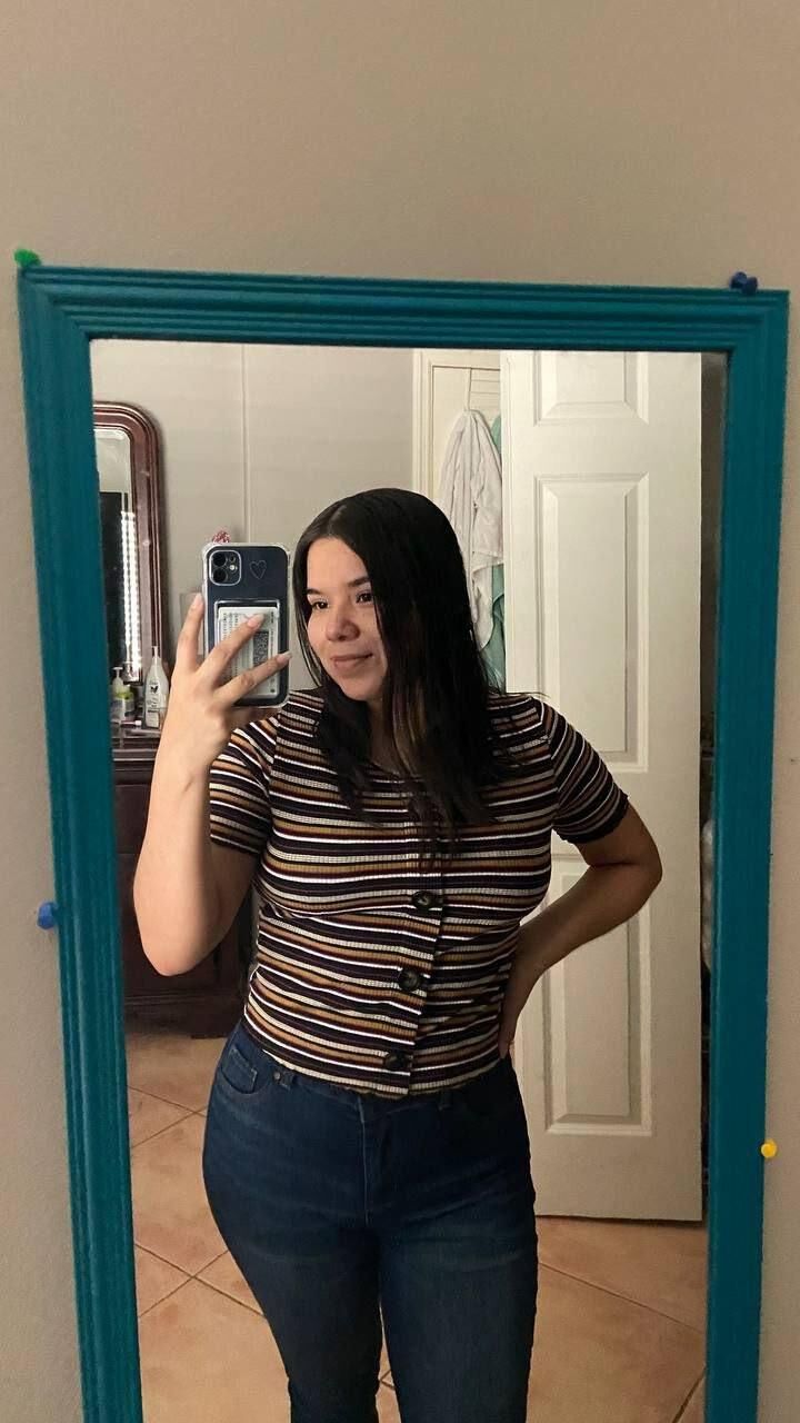 Curvy Latina teen and her sexy ass and feet