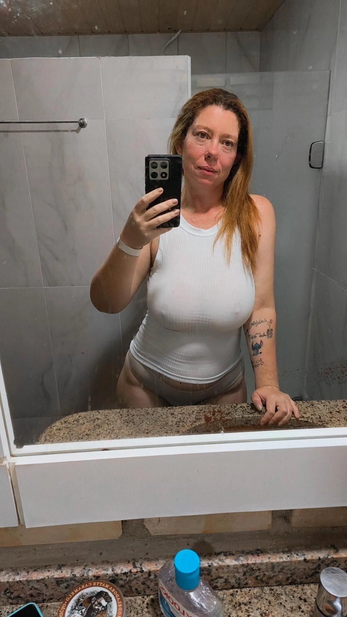 Grazy Big Butt巨大なおっぱいブラジルの赤毛MILFミックスホットショット