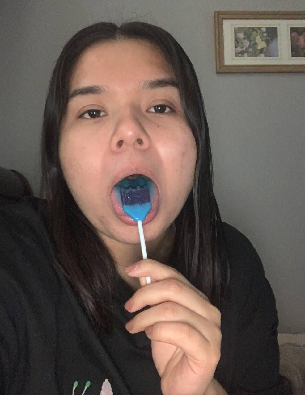 Curvy Latina teen and her sexy ass and feet