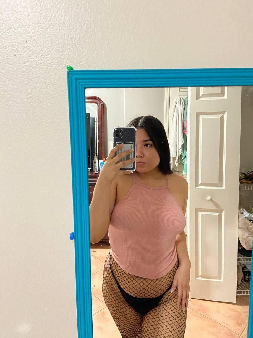 Curvy Latina teen and her sexy ass and feet