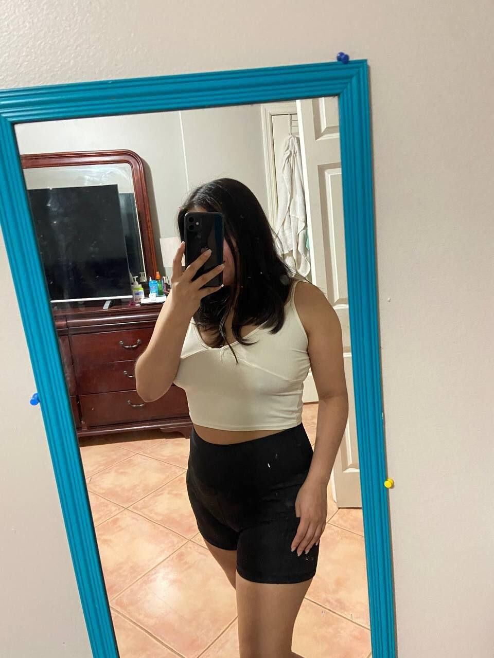 Curvy Latina teen and her sexy ass and feet