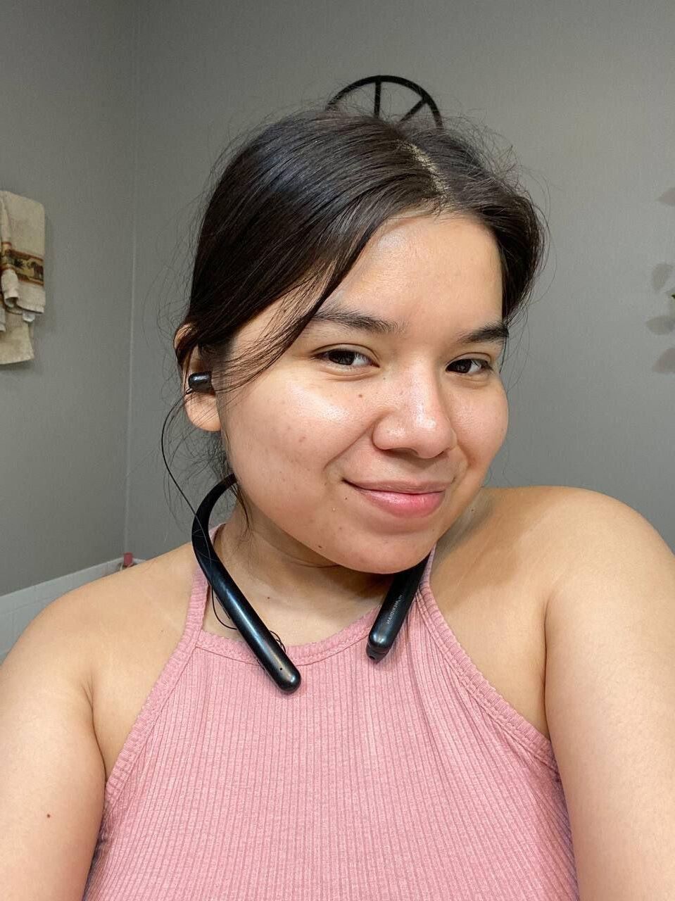Curvy Latina teen and her sexy ass and feet