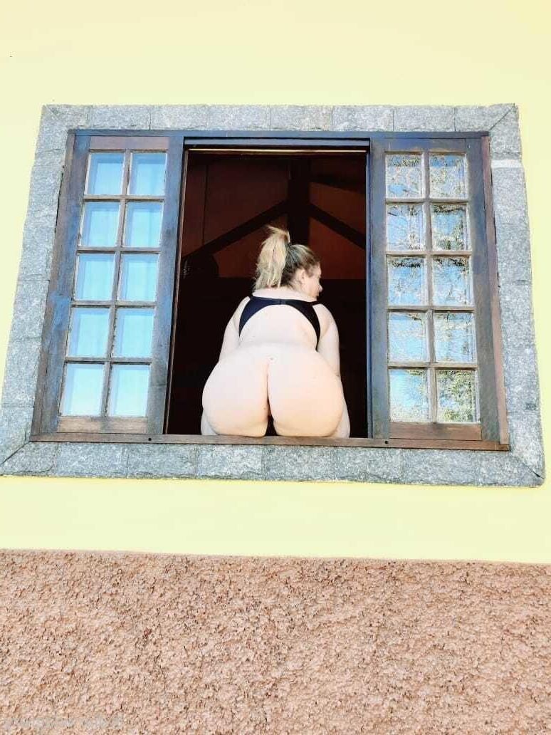 Grazy Big Butt巨大なおっぱいブラジルの赤毛MILFミックスホットショット