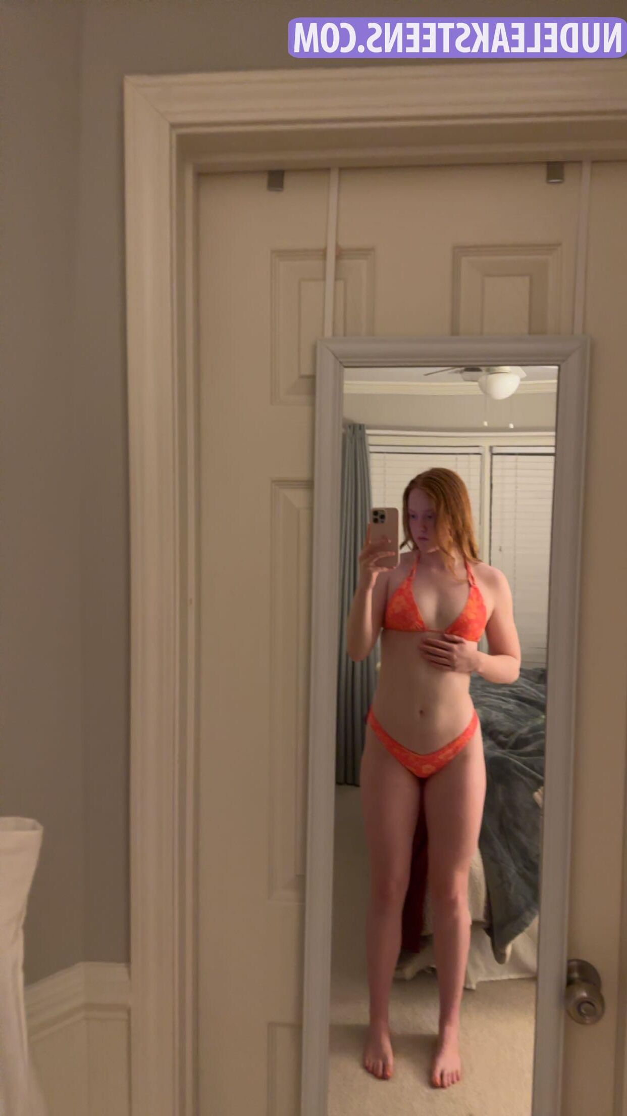 Redhead Selfie Poser
