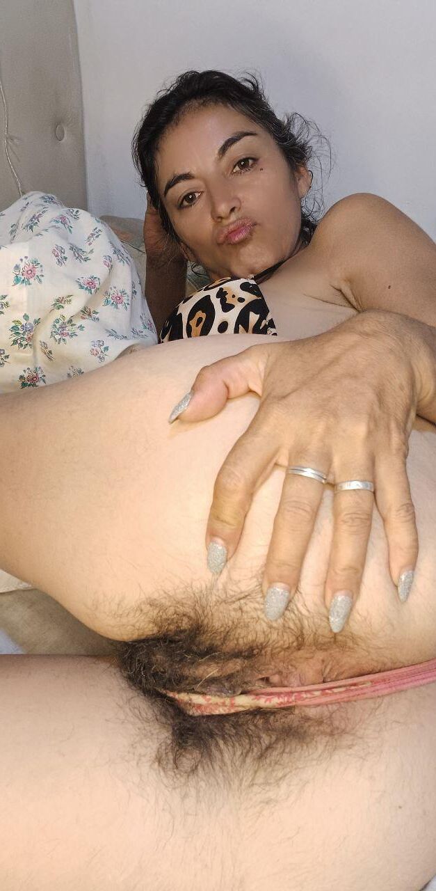 yo Latina Amateur Extreme Meaty Bush