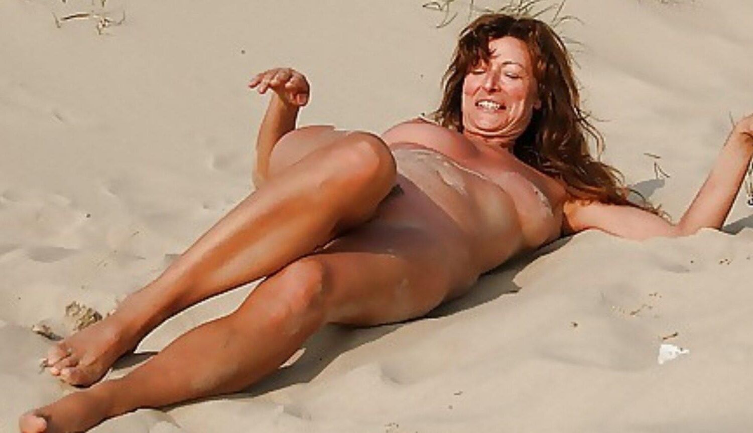 LYDIE DOES THE SLUT AT BEACH