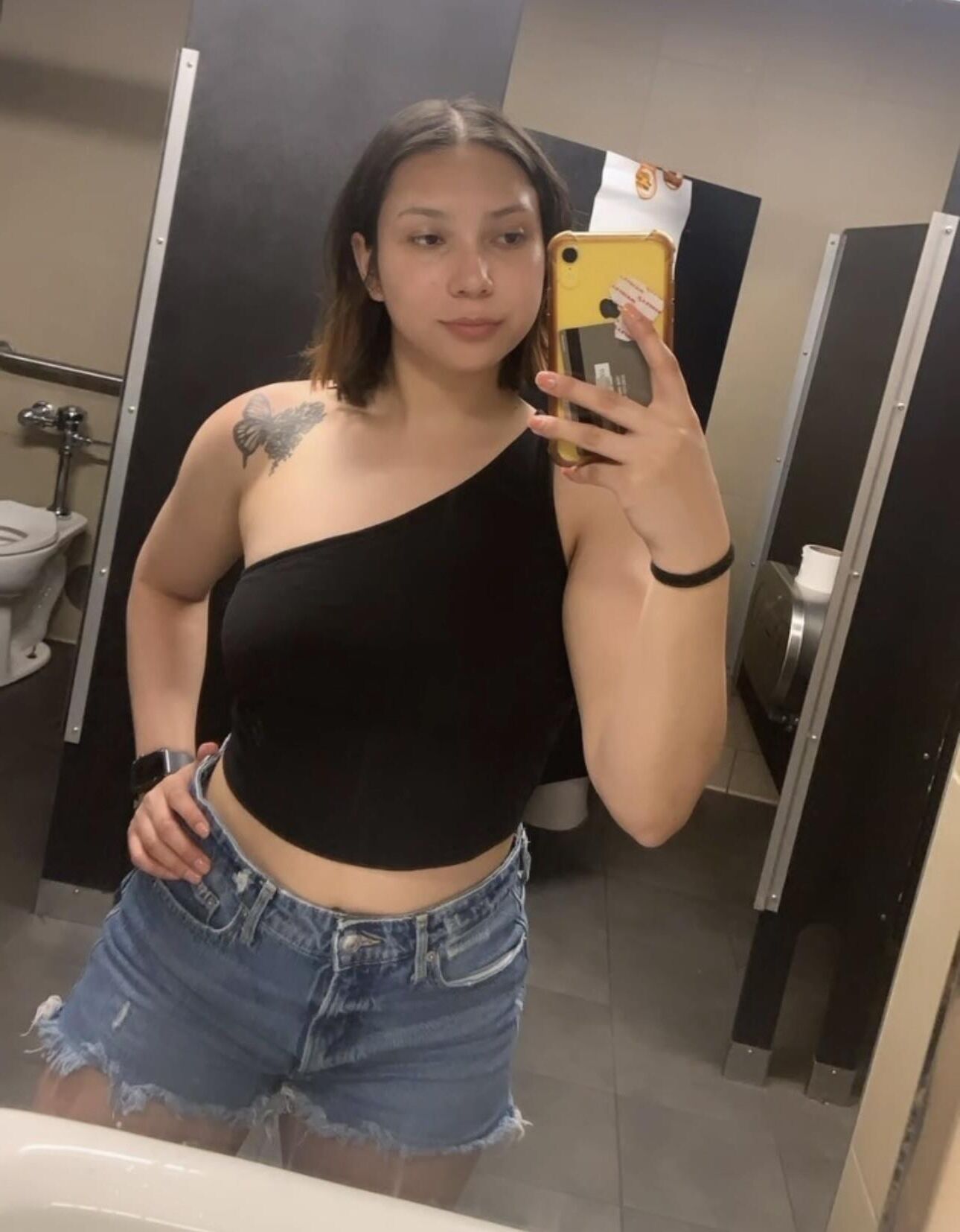 Latina Webslut Lilian Exposed