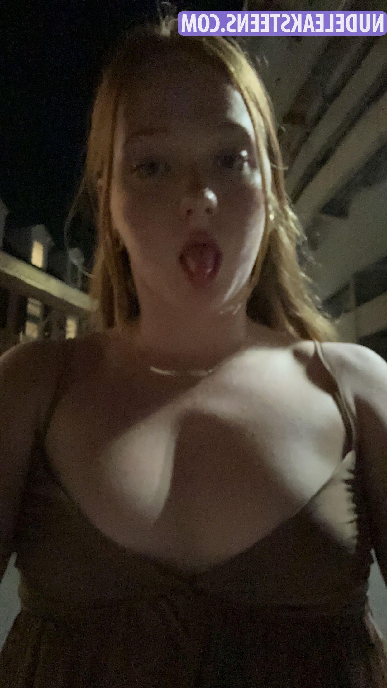 Redhead Selfie Poser