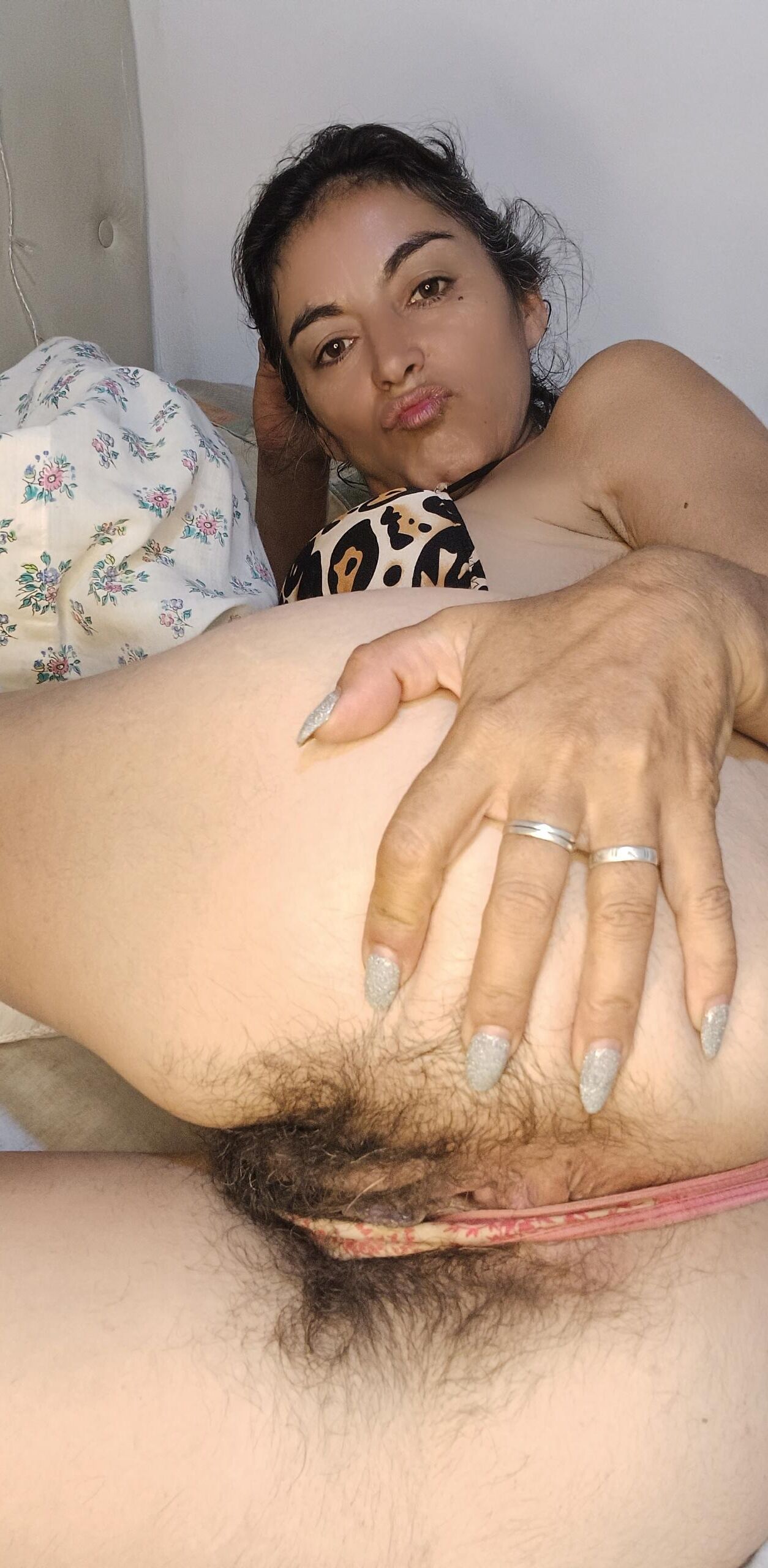 yo Latina Amateur Extreme Meaty Bush