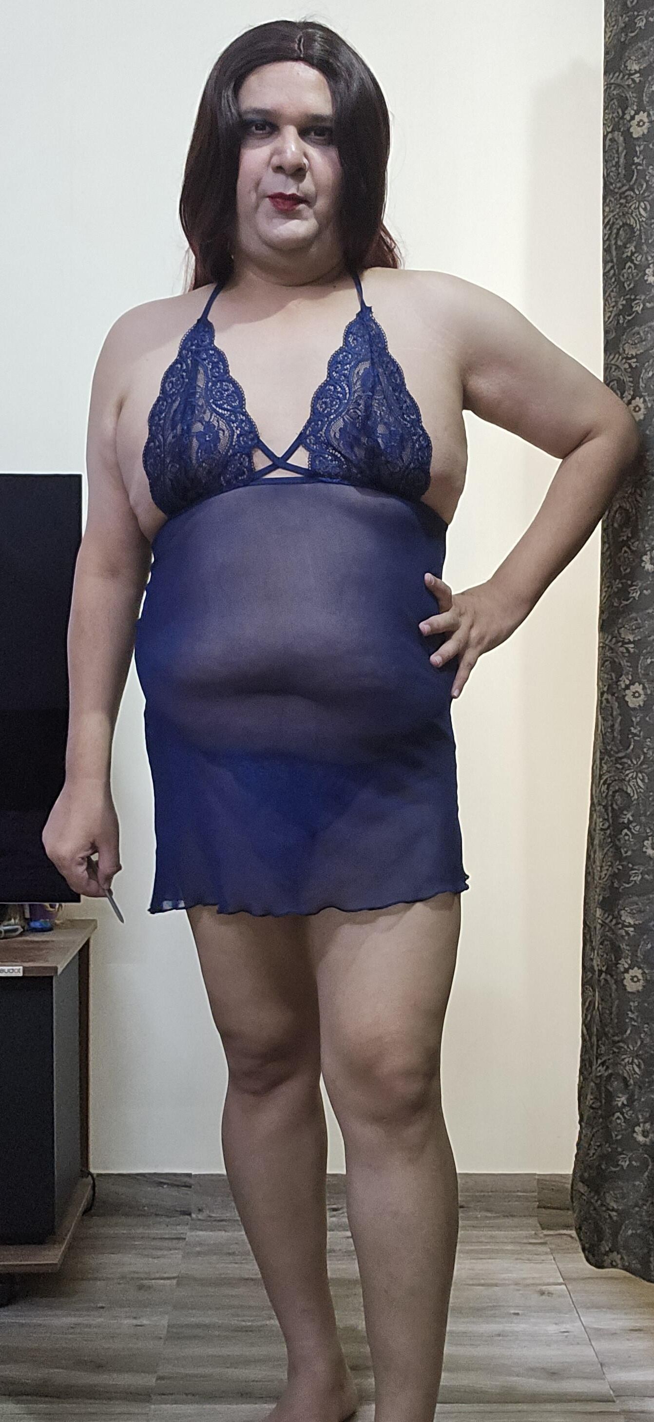 Shemale rousse Monica M en babydoll bleu