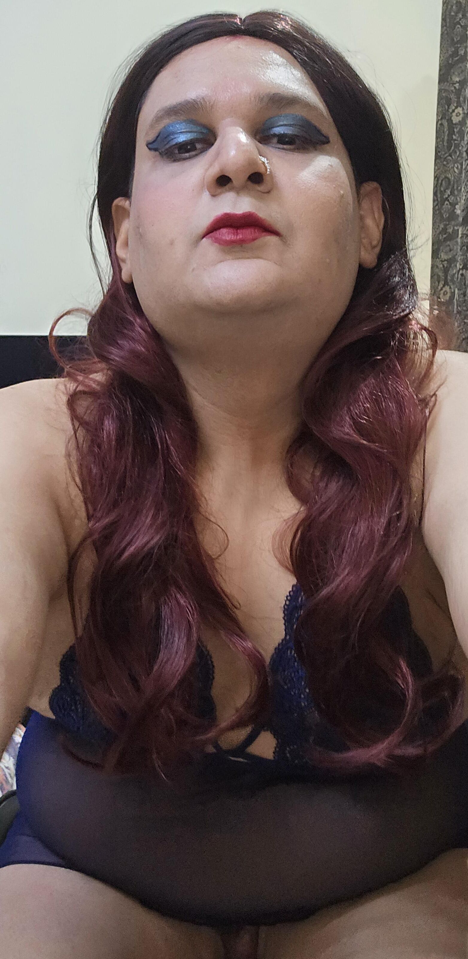 Shemale rousse Monica M en babydoll bleu