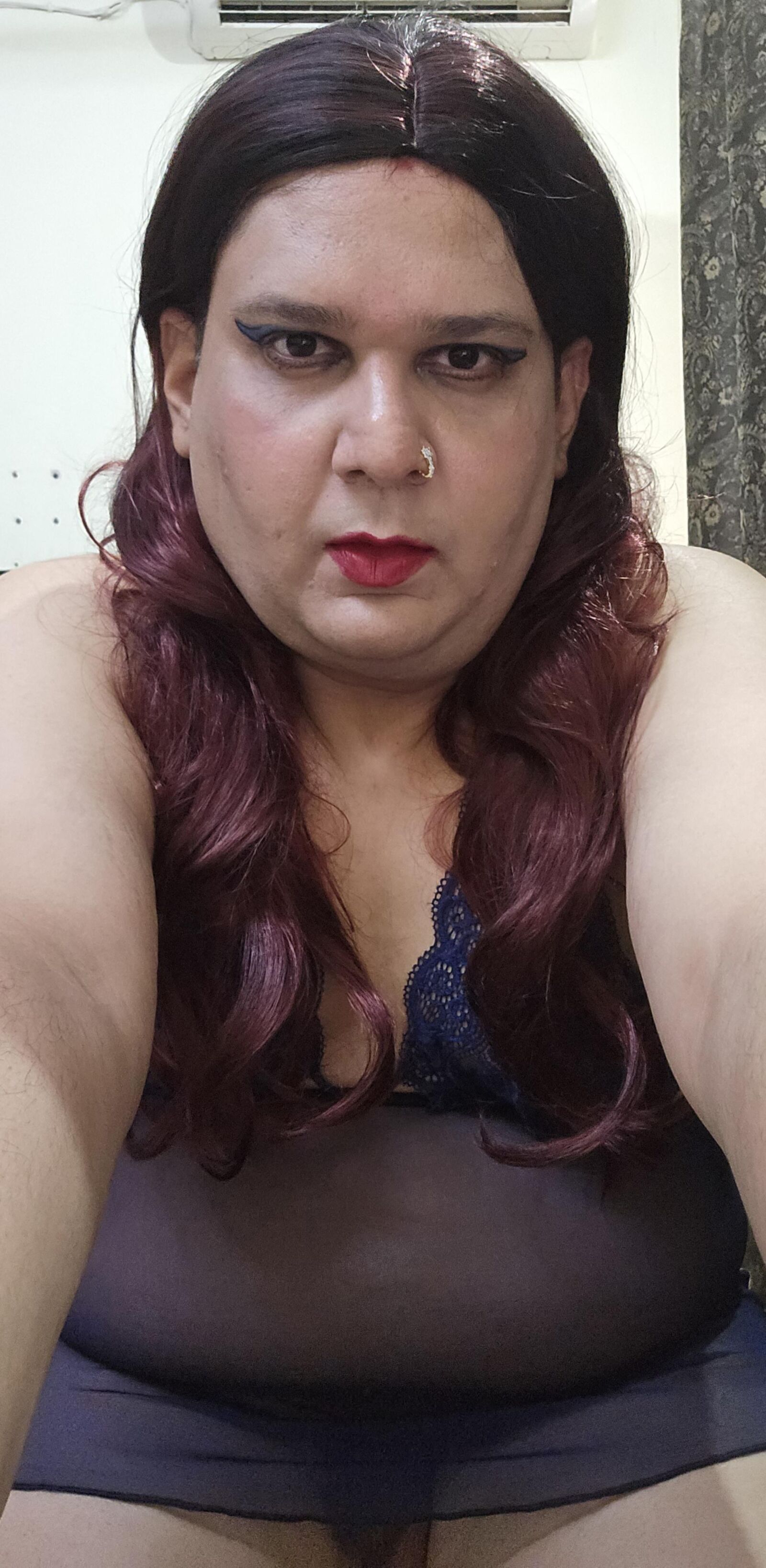 Shemale rousse Monica M en babydoll bleu