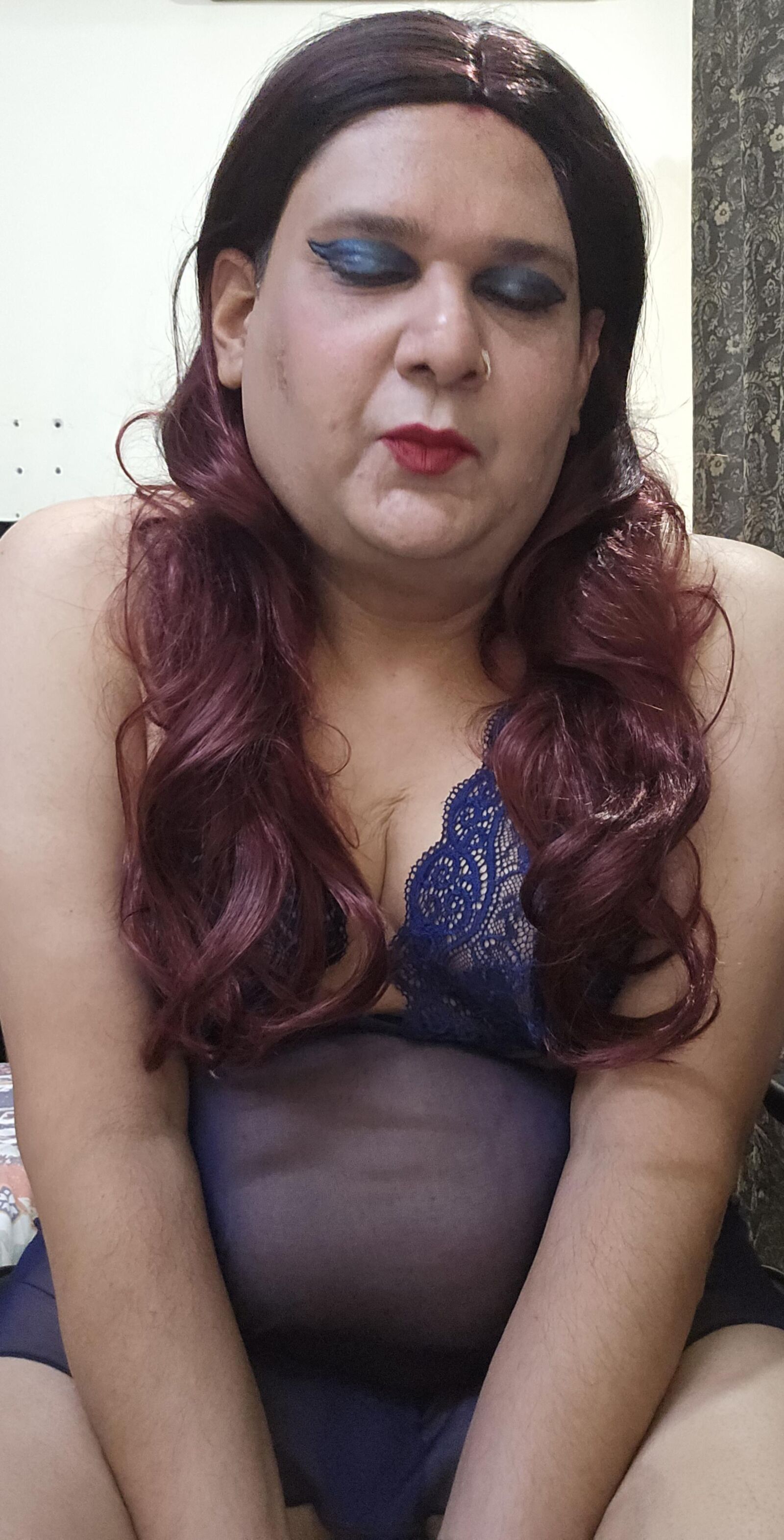 Shemale rousse Monica M en babydoll bleu