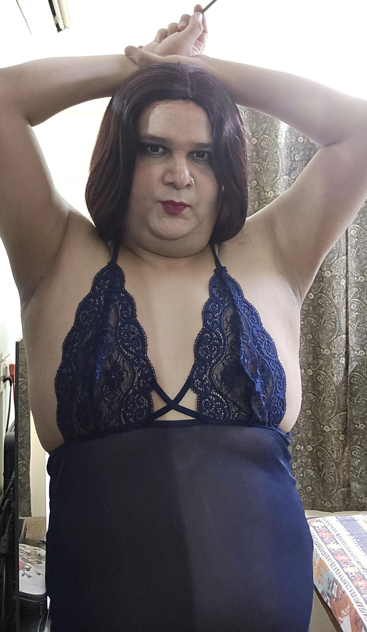Shemale rousse Monica M en babydoll bleu