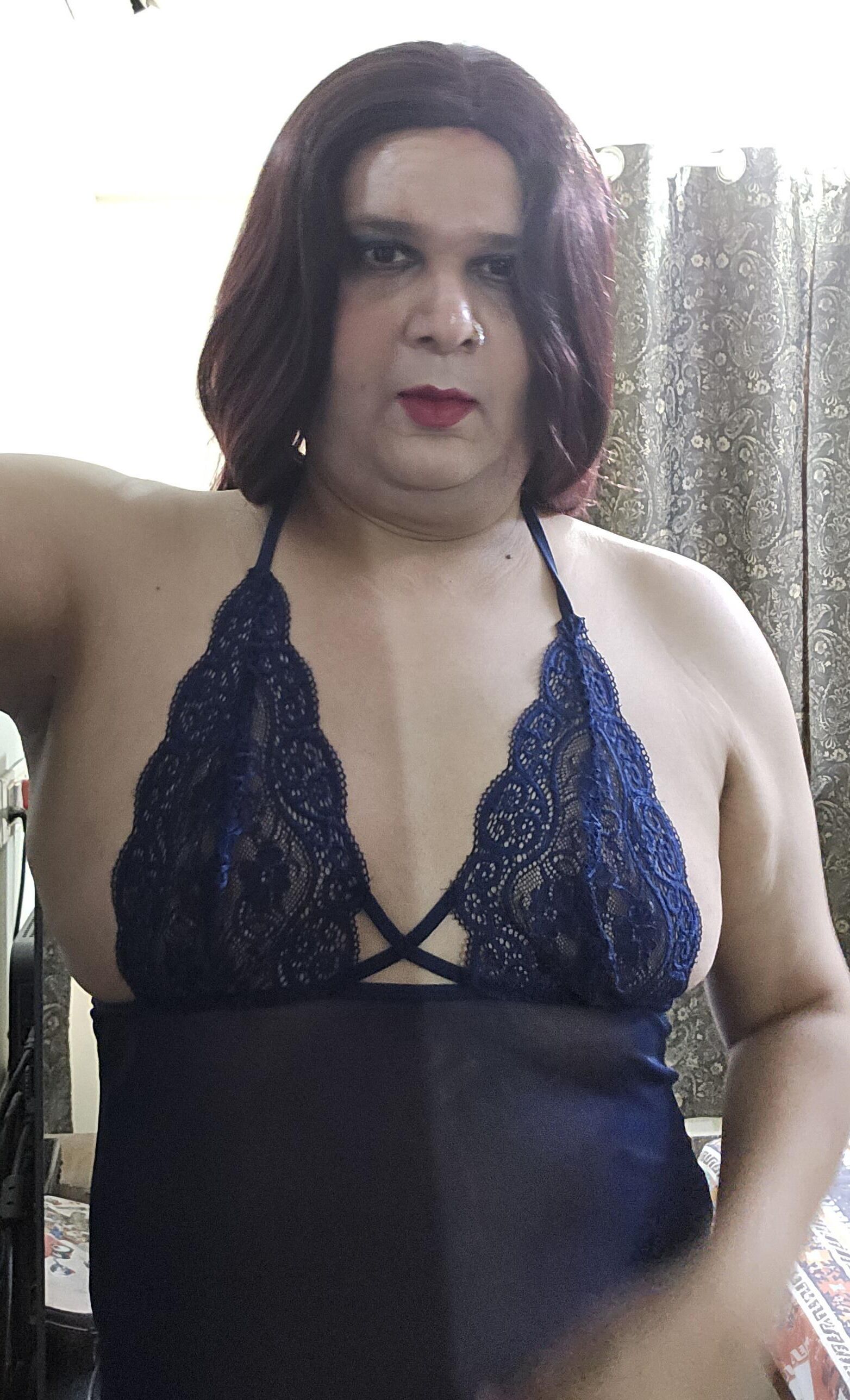 Shemale rousse Monica M en babydoll bleu