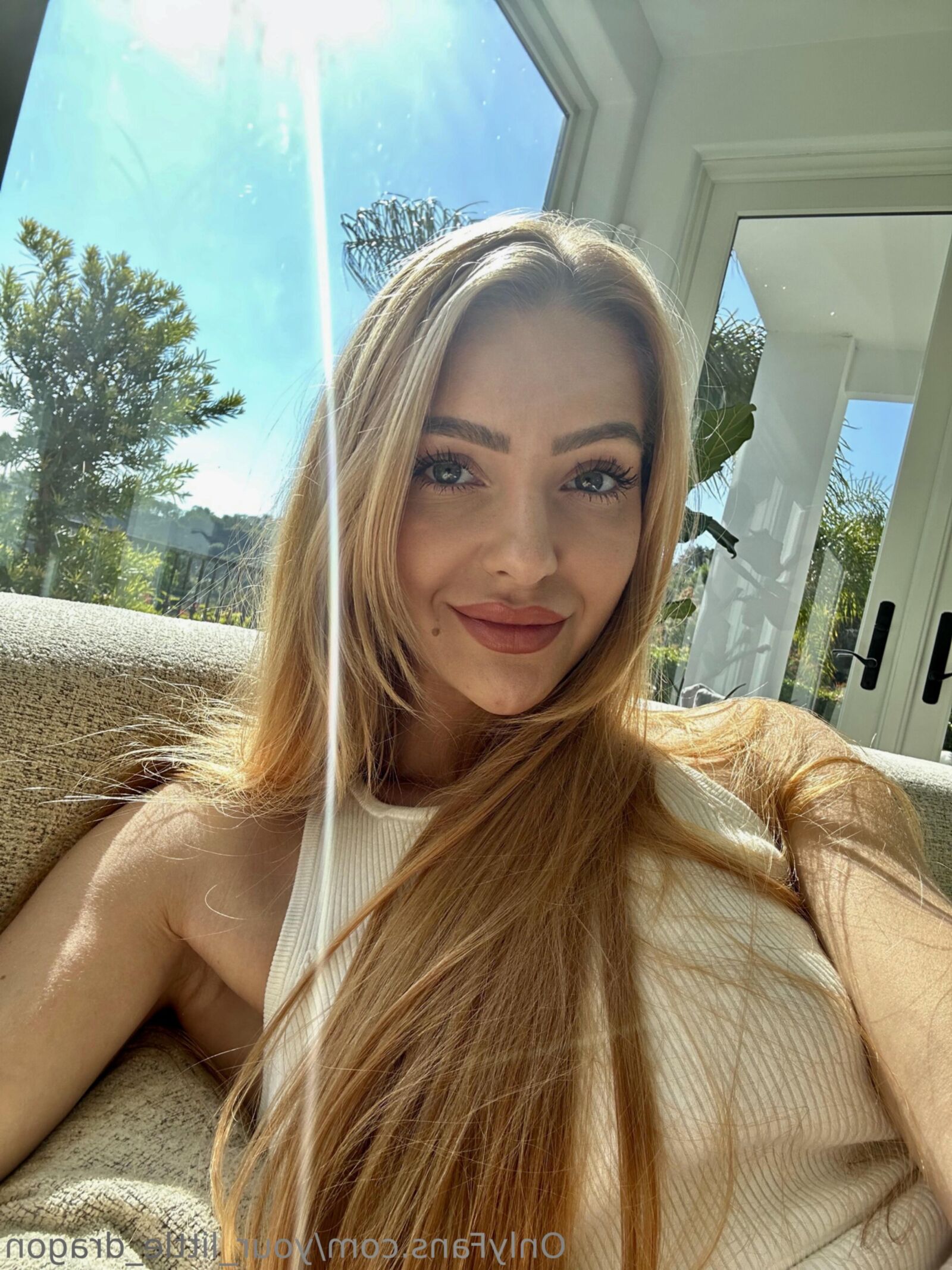 Cerise pelirroja hermosa ucraniana anal dragon niña mixtas tiros