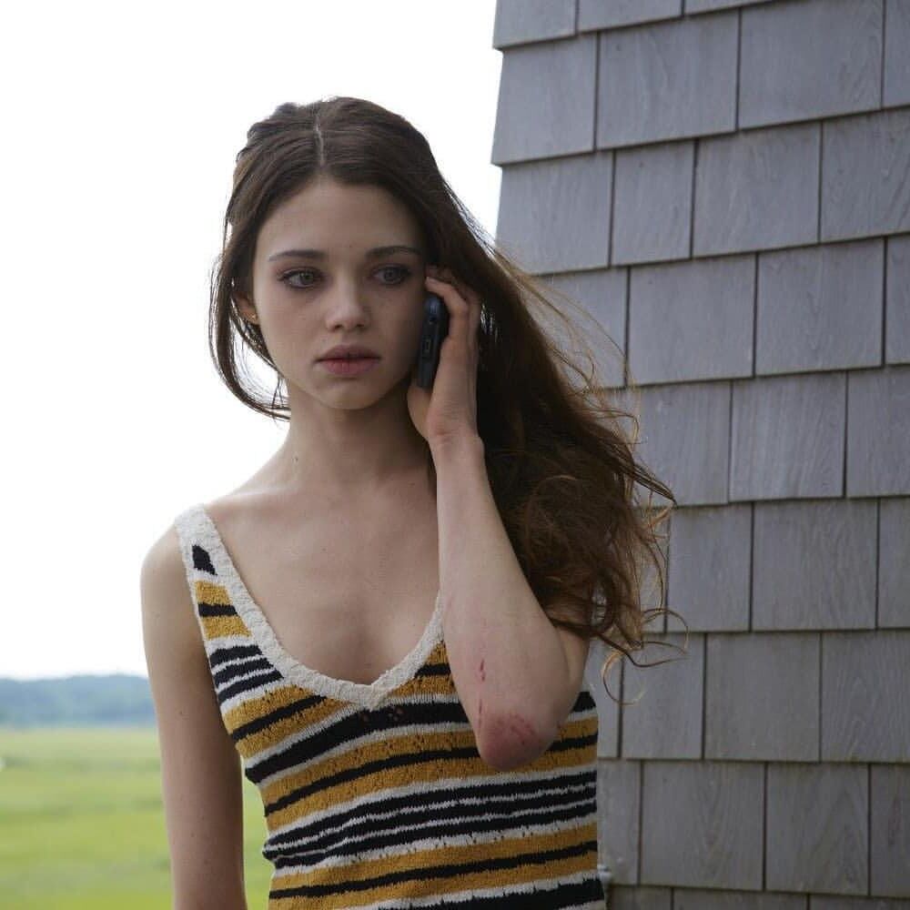 India Eisley está caliente