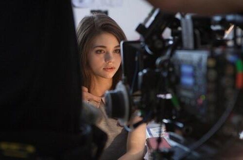 India Eisley está caliente
