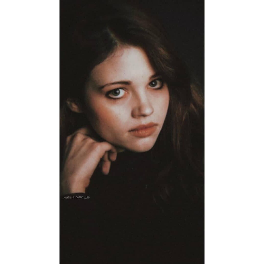 India Eisley está caliente