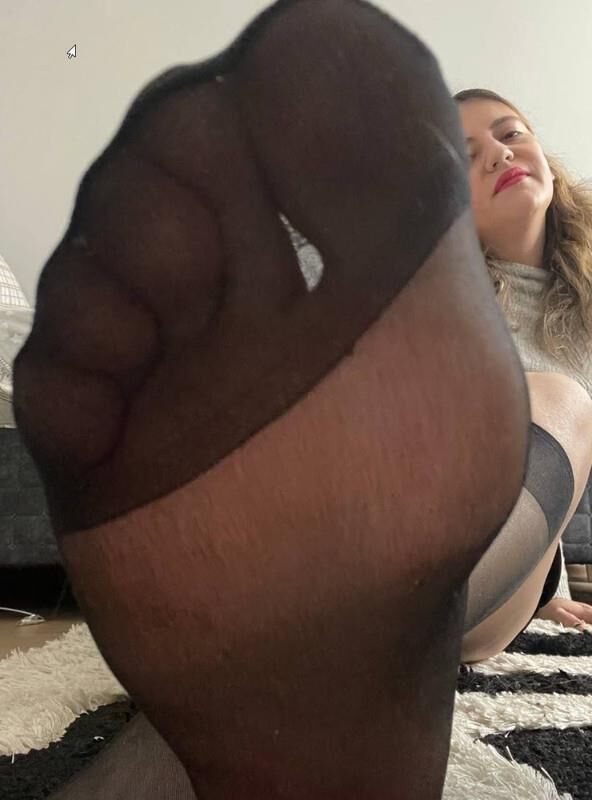iranian nyloned feet