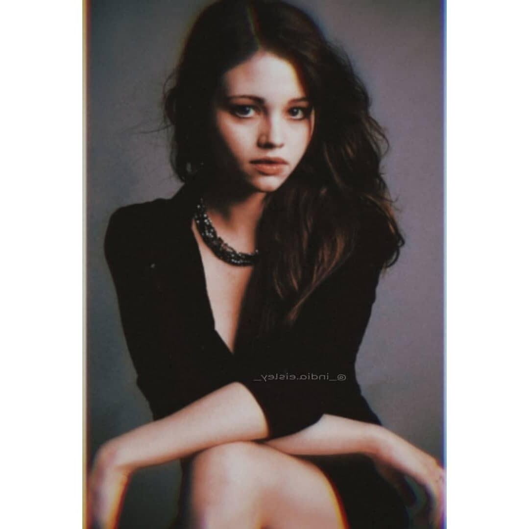 India Eisley está caliente