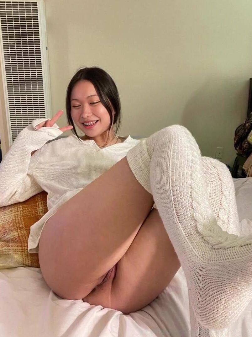 パパの小さなアジアの性交人形