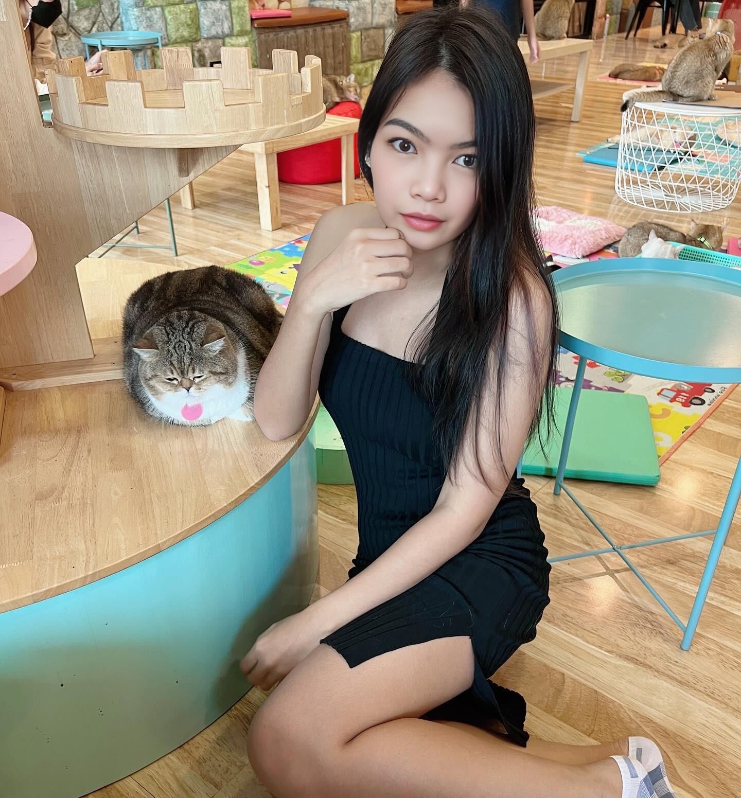 アキラ、私はあなたのアジアの束縛女です...あなたは私をどうしますか？