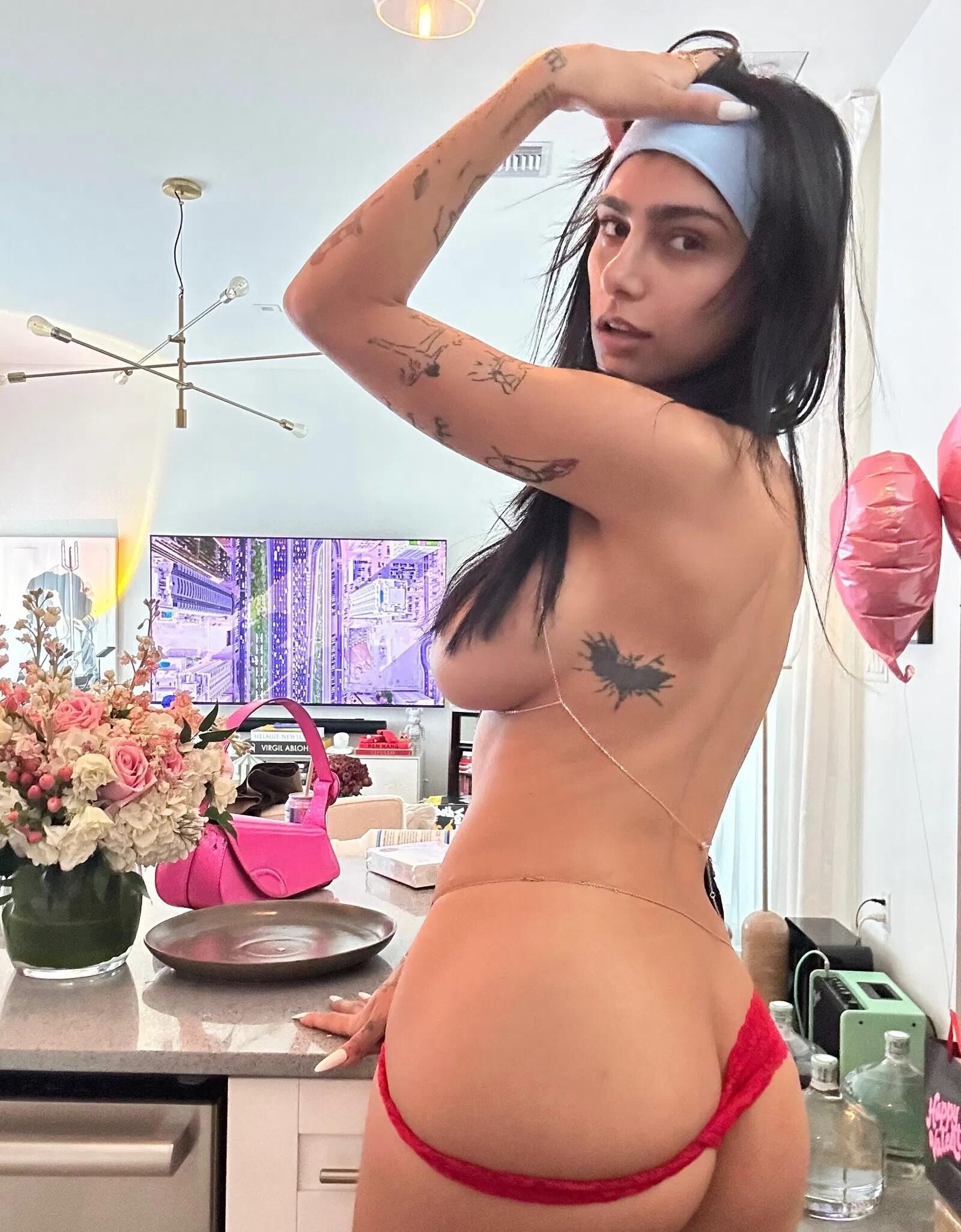 Porn Queen Mia