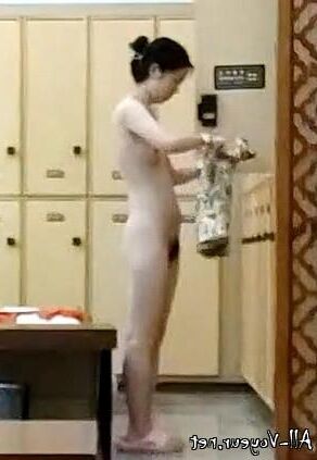Bath House in China changing clothes and secretly filmed 