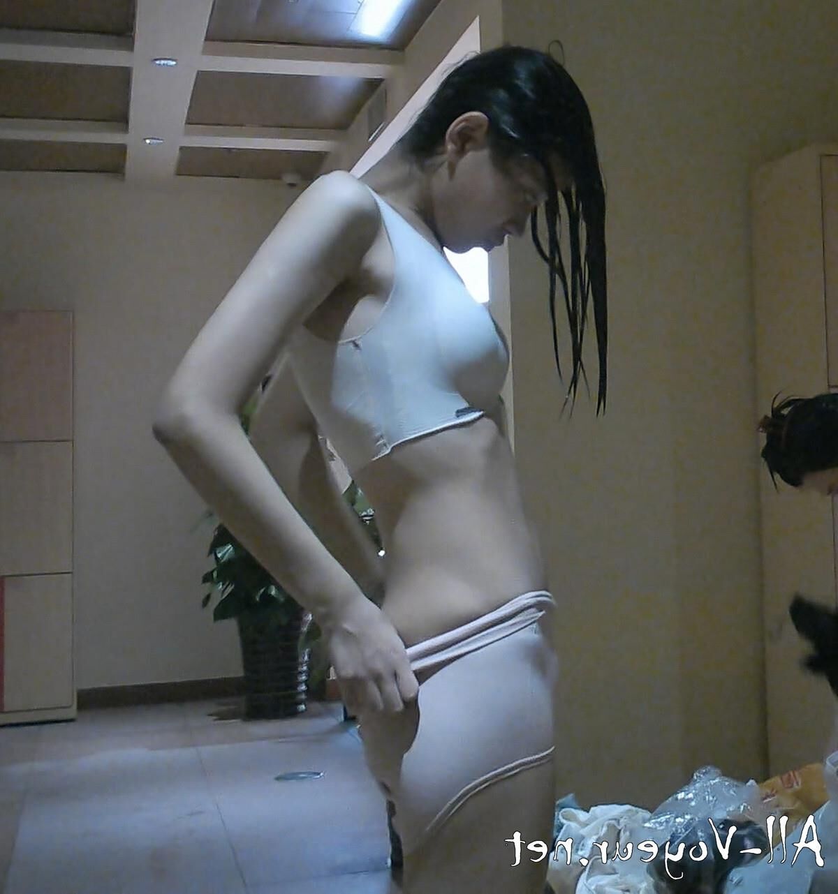 Bath House in China changing clothes and secretly filmed 