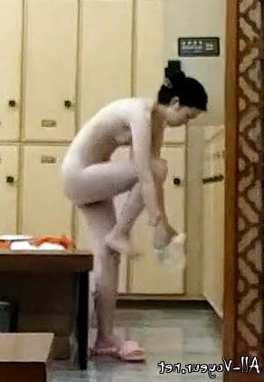 Bath House in China changing clothes and secretly filmed 