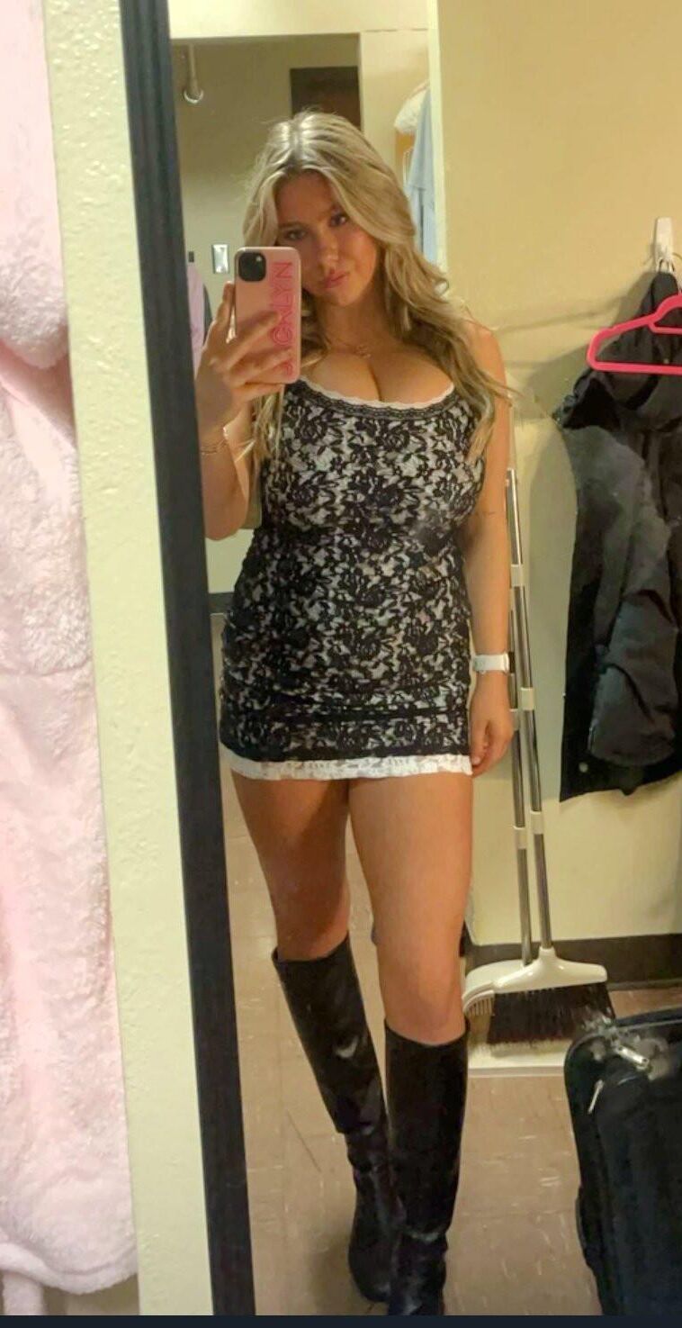 Jacklyn Busty American Teen Slut is showing off the Big Tits
