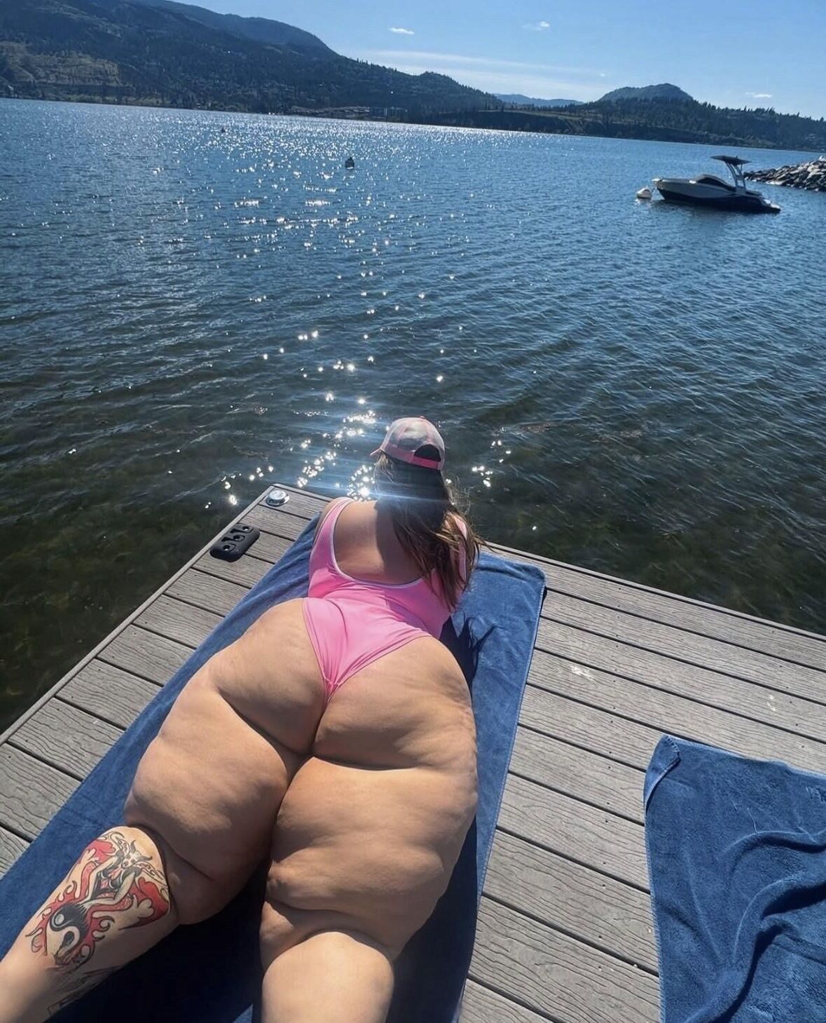 プリンセスP巨大なお尻小さなおっぱいゴージャスなBBWミックスホットショット