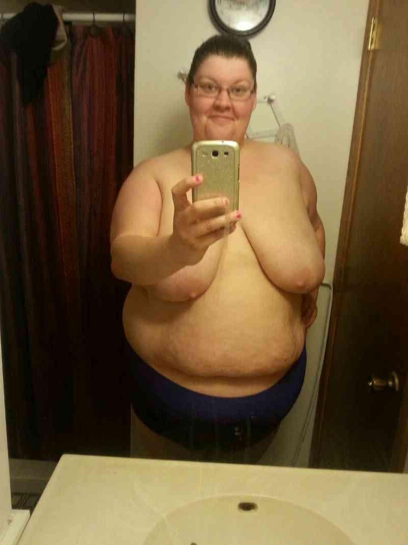 Amanda Grebin that fat nasty white hoe. The bitch is easy pussy.