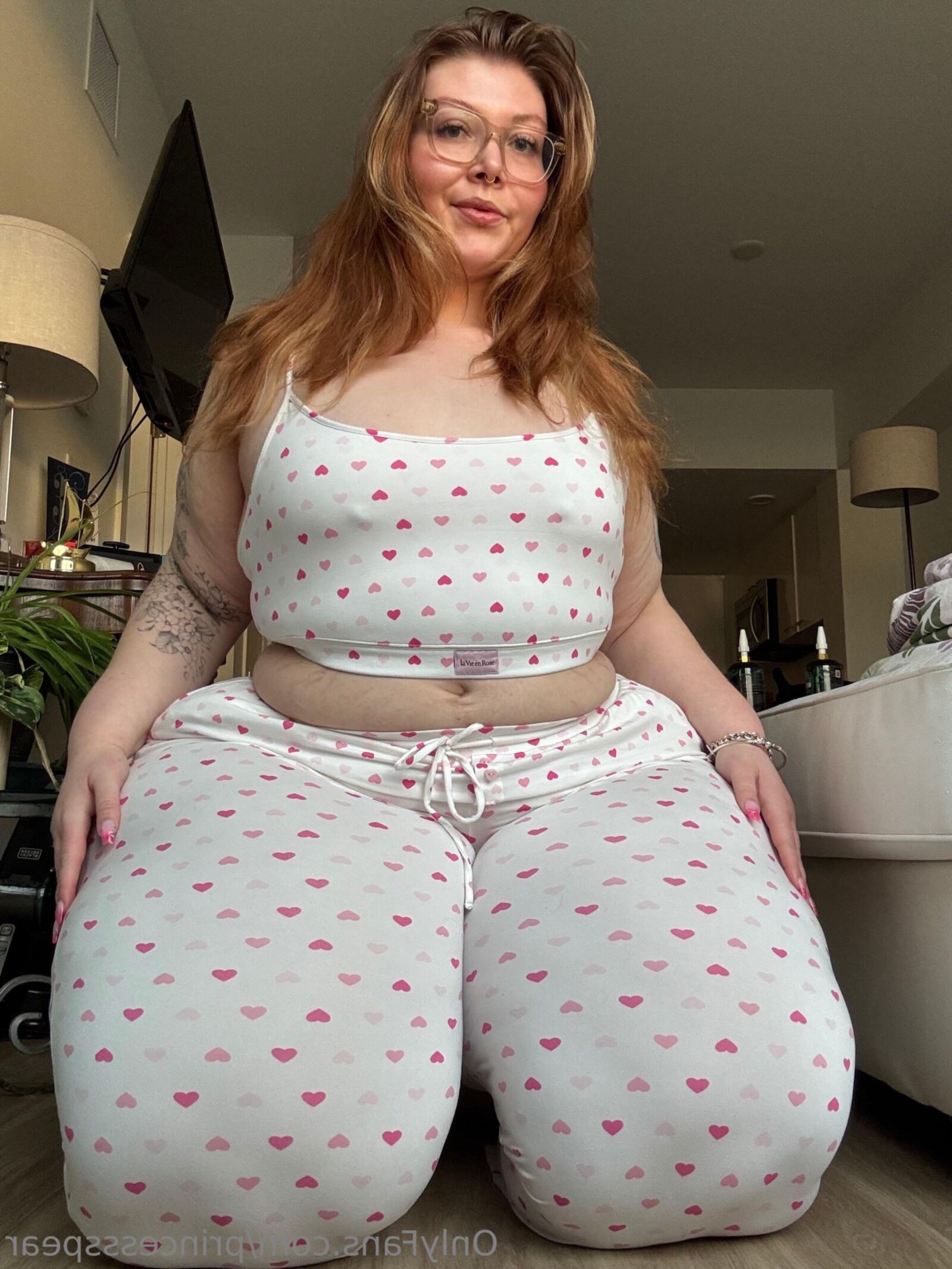 プリンセスP巨大なお尻小さなおっぱいゴージャスなBBWミックスホットショット